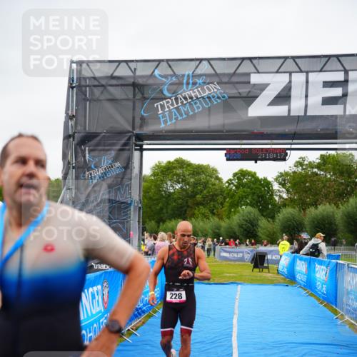 30.08.2026 - Elbe Triathlon Hamburg LAZAROV Photography http://msf.ph/oto/10030448 30.08.2026 10:18:18 Ziel 228 meine-sportfotos.de