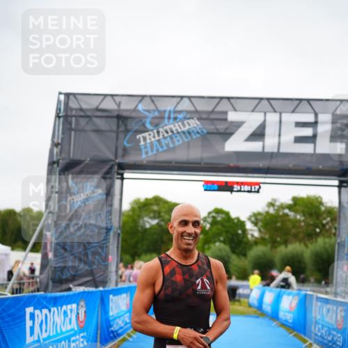 30.08.2026 - Elbe Triathlon Hamburg LAZAROV Photography http://msf.ph/oto/10030452 30.08.2026 10:18:21 Ziel  meine-sportfotos.de