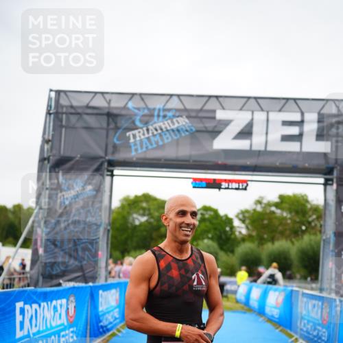 30.08.2026 - Elbe Triathlon Hamburg LAZAROV Photography http://msf.ph/oto/10030453 30.08.2026 10:18:21 Ziel  meine-sportfotos.de