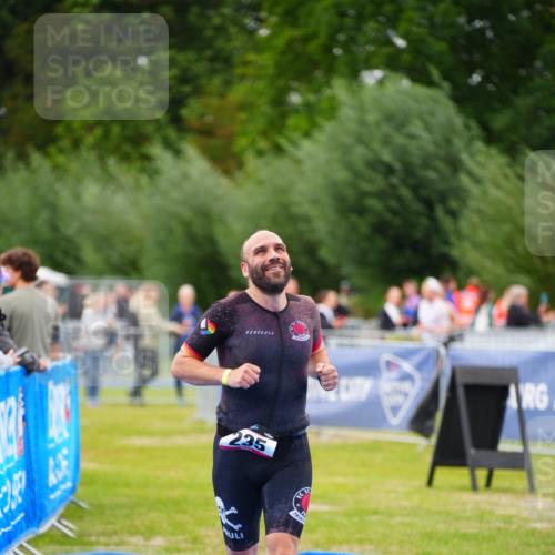 30.08.2026 - Elbe Triathlon Hamburg LAZAROV Photography http://msf.ph/oto/10030463 30.08.2026 10:18:55 Ziel 235 meine-sportfotos.de