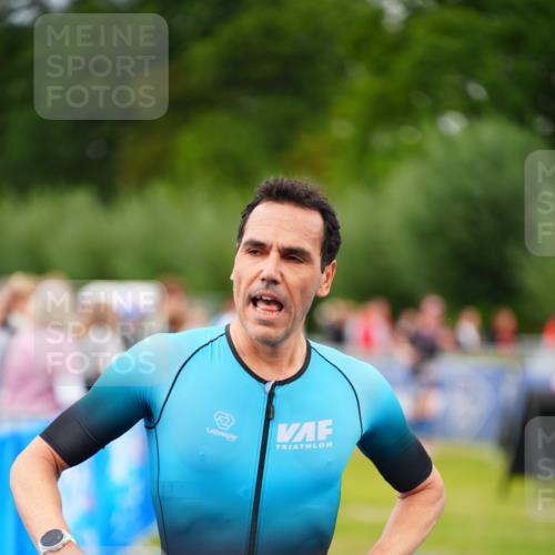30.08.2026 - Elbe Triathlon Hamburg LAZAROV Photography http://msf.ph/oto/10030483 30.08.2026 10:19:13 Ziel 211 meine-sportfotos.de