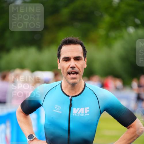 30.08.2026 - Elbe Triathlon Hamburg LAZAROV Photography http://msf.ph/oto/10030485 30.08.2026 10:19:14 Ziel 211 meine-sportfotos.de