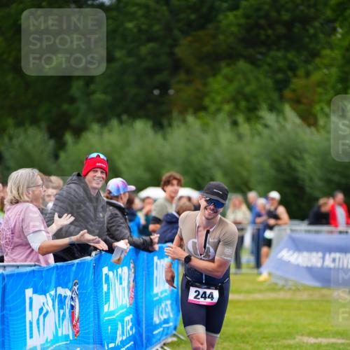 30.08.2026 - Elbe Triathlon Hamburg LAZAROV Photography http://msf.ph/oto/10030496 30.08.2026 10:20:04 Ziel 244 meine-sportfotos.de