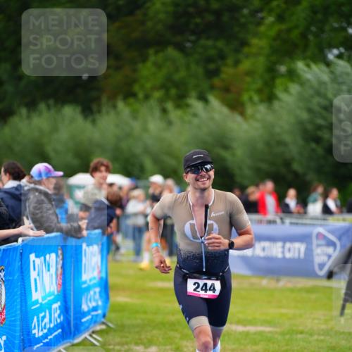 30.08.2026 - Elbe Triathlon Hamburg LAZAROV Photography http://msf.ph/oto/10030499 30.08.2026 10:20:05 Ziel 244 meine-sportfotos.de