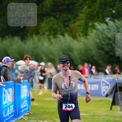 30.08.2026 - Elbe Triathlon Hamburg LAZAROV Photography http://msf.ph/oto/10030500 30.08.2026 10:20:05 Ziel 244 meine-sportfotos.de