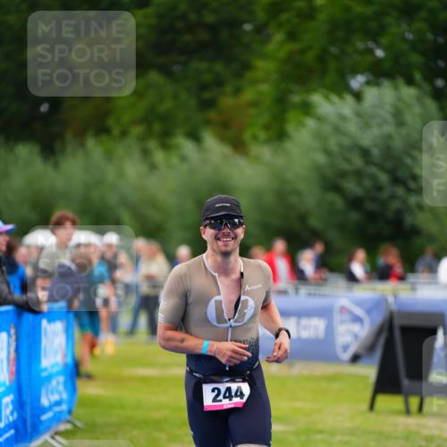 30.08.2026 - Elbe Triathlon Hamburg LAZAROV Photography http://msf.ph/oto/10030501 30.08.2026 10:20:05 Ziel 244 meine-sportfotos.de
