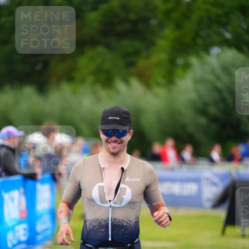 30.08.2026 - Elbe Triathlon Hamburg LAZAROV Photography http://msf.ph/oto/10030505 30.08.2026 10:20:06 Ziel 244 meine-sportfotos.de