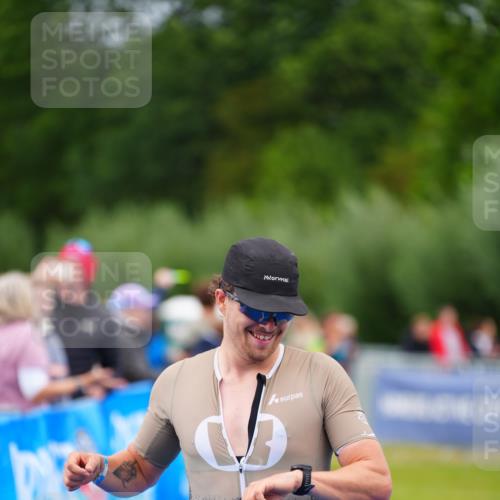 30.08.2026 - Elbe Triathlon Hamburg LAZAROV Photography http://msf.ph/oto/10030507 30.08.2026 10:20:07 Ziel 244 meine-sportfotos.de