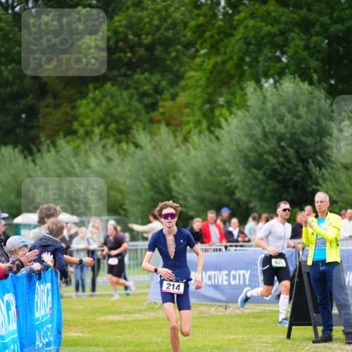30.08.2026 - Elbe Triathlon Hamburg LAZAROV Photography http://msf.ph/oto/10030546 30.08.2026 10:21:57 Ziel 214 meine-sportfotos.de