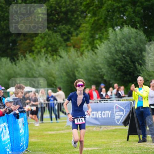 30.08.2026 - Elbe Triathlon Hamburg LAZAROV Photography http://msf.ph/oto/10030548 30.08.2026 10:21:58 Ziel 214 meine-sportfotos.de