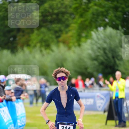 30.08.2026 - Elbe Triathlon Hamburg LAZAROV Photography http://msf.ph/oto/10030553 30.08.2026 10:22:00 Ziel 214 meine-sportfotos.de