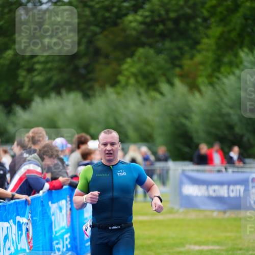 30.08.2026 - Elbe Triathlon Hamburg LAZAROV Photography http://msf.ph/oto/10030569 30.08.2026 10:22:28 Ziel 200 meine-sportfotos.de
