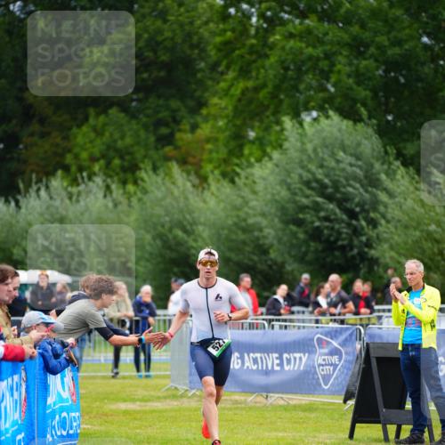 30.08.2026 - Elbe Triathlon Hamburg LAZAROV Photography http://msf.ph/oto/10030578 30.08.2026 10:25:00 Ziel 527 meine-sportfotos.de