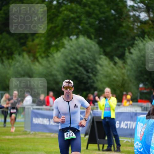 30.08.2026 - Elbe Triathlon Hamburg LAZAROV Photography http://msf.ph/oto/10030583 30.08.2026 10:25:02 Ziel 258, 527 meine-sportfotos.de