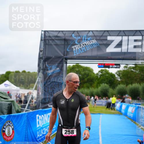 30.08.2026 - Elbe Triathlon Hamburg LAZAROV Photography http://msf.ph/oto/10030601 30.08.2026 10:25:14 Ziel  meine-sportfotos.de