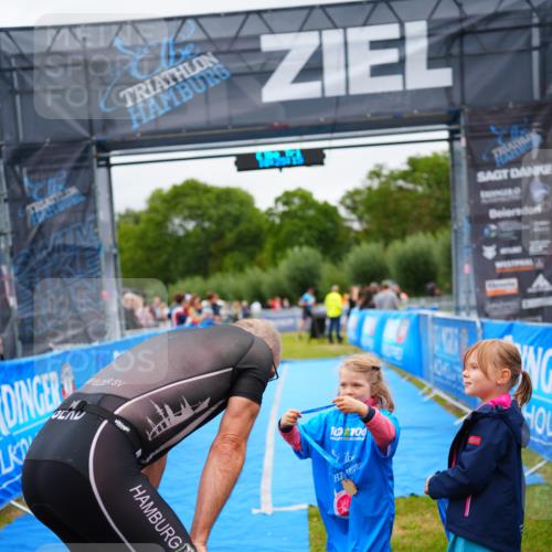 30.08.2026 - Elbe Triathlon Hamburg LAZAROV Photography http://msf.ph/oto/10030604 30.08.2026 10:25:16 Ziel  meine-sportfotos.de