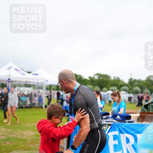 30.08.2026 - Elbe Triathlon Hamburg LAZAROV Photography http://msf.ph/oto/10030613 30.08.2026 10:25:31 Ziel  meine-sportfotos.de