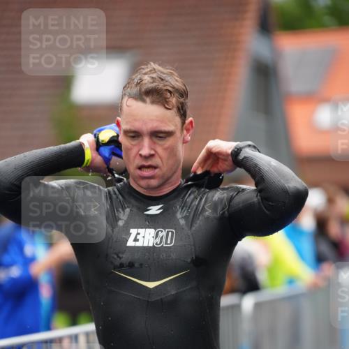 30.08.2026 - Elbe Triathlon Hamburg LAZAROV Photography http://msf.ph/oto/10030718 30.08.2026 08:27:28 Schwimmen 232, 238, 240 meine-sportfotos.de
