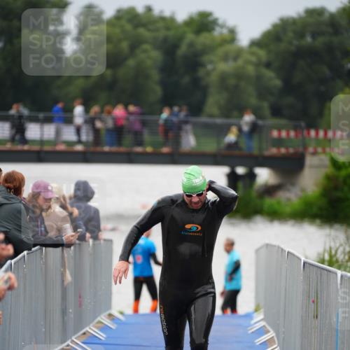 30.08.2026 - Elbe Triathlon Hamburg LAZAROV Photography http://msf.ph/oto/10030920 30.08.2026 08:30:57 Schwimmen 201, 211 meine-sportfotos.de