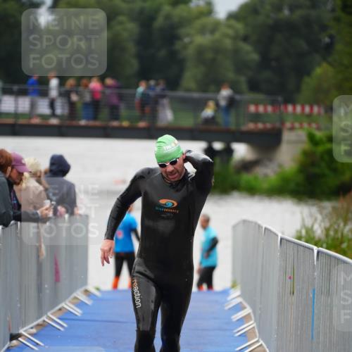 30.08.2026 - Elbe Triathlon Hamburg LAZAROV Photography http://msf.ph/oto/10030923 30.08.2026 08:30:57 Schwimmen 201, 211 meine-sportfotos.de