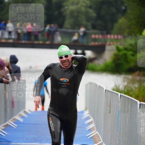 30.08.2026 - Elbe Triathlon Hamburg LAZAROV Photography http://msf.ph/oto/10030929 30.08.2026 08:30:58 Schwimmen 201, 211 meine-sportfotos.de