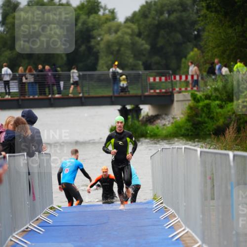 30.08.2026 - Elbe Triathlon Hamburg LAZAROV Photography http://msf.ph/oto/10030954 30.08.2026 08:32:07 Schwimmen  meine-sportfotos.de
