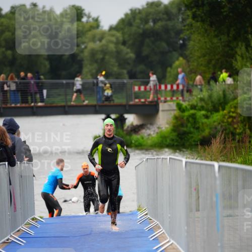30.08.2026 - Elbe Triathlon Hamburg LAZAROV Photography http://msf.ph/oto/10030963 30.08.2026 08:32:08 Schwimmen  meine-sportfotos.de