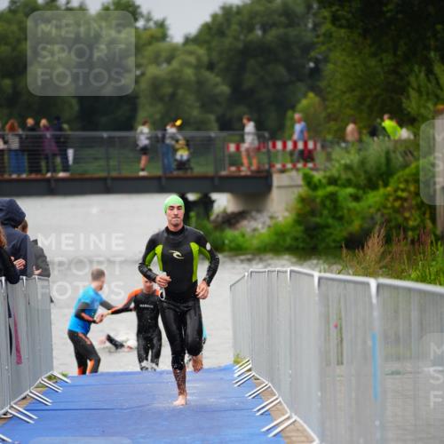 30.08.2026 - Elbe Triathlon Hamburg LAZAROV Photography http://msf.ph/oto/10030965 30.08.2026 08:32:09 Schwimmen 196 meine-sportfotos.de
