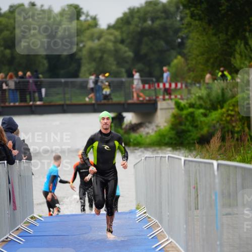30.08.2026 - Elbe Triathlon Hamburg LAZAROV Photography http://msf.ph/oto/10030967 30.08.2026 08:32:09 Schwimmen 196 meine-sportfotos.de