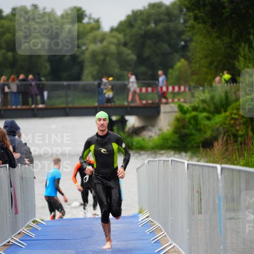 30.08.2026 - Elbe Triathlon Hamburg LAZAROV Photography http://msf.ph/oto/10030971 30.08.2026 08:32:09 Schwimmen 196 meine-sportfotos.de