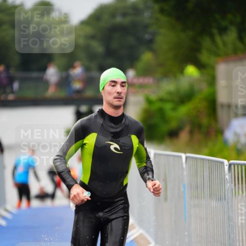 30.08.2026 - Elbe Triathlon Hamburg LAZAROV Photography http://msf.ph/oto/10030987 30.08.2026 08:32:12 Schwimmen 196 meine-sportfotos.de