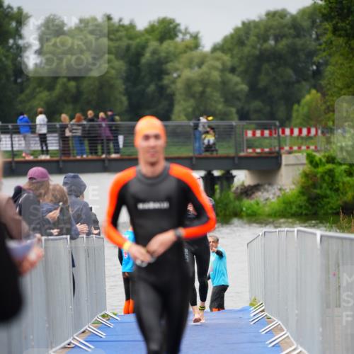30.08.2026 - Elbe Triathlon Hamburg LAZAROV Photography http://msf.ph/oto/10030994 30.08.2026 08:32:21 Schwimmen 196, 231 meine-sportfotos.de