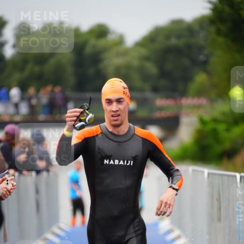 30.08.2026 - Elbe Triathlon Hamburg LAZAROV Photography http://msf.ph/oto/10030999 30.08.2026 08:32:22 Schwimmen 196, 220, 231 meine-sportfotos.de