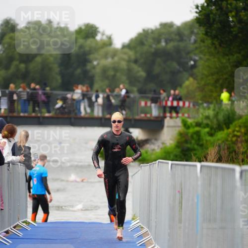 30.08.2026 - Elbe Triathlon Hamburg LAZAROV Photography http://msf.ph/oto/10031056 30.08.2026 08:34:43 Schwimmen 309 meine-sportfotos.de