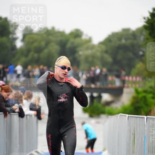 30.08.2026 - Elbe Triathlon Hamburg LAZAROV Photography http://msf.ph/oto/10031074 30.08.2026 08:34:46 Schwimmen 309 meine-sportfotos.de