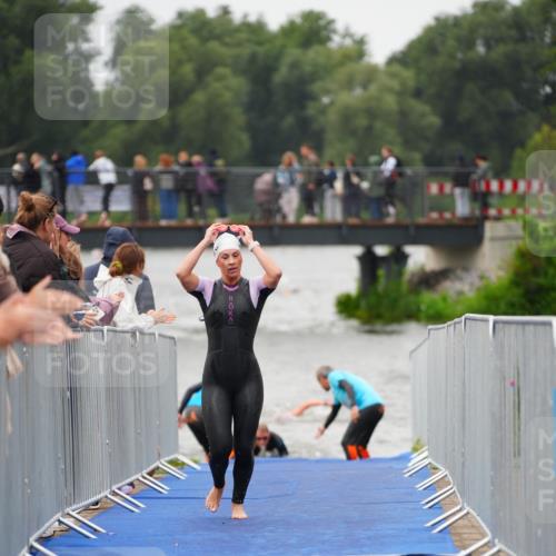 30.08.2026 - Elbe Triathlon Hamburg LAZAROV Photography http://msf.ph/oto/10031086 30.08.2026 08:34:57 Schwimmen 309, 368 meine-sportfotos.de