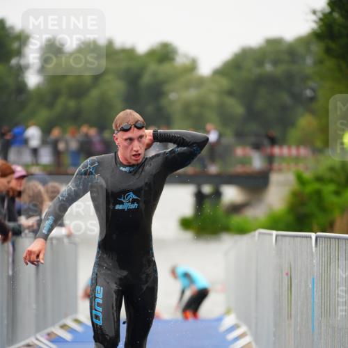 30.08.2026 - Elbe Triathlon Hamburg LAZAROV Photography http://msf.ph/oto/10031123 30.08.2026 08:35:05 Schwimmen 322, 368 meine-sportfotos.de