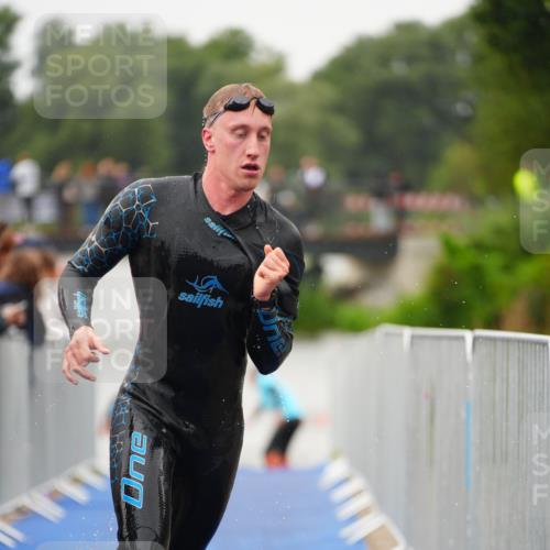 30.08.2026 - Elbe Triathlon Hamburg LAZAROV Photography http://msf.ph/oto/10031128 30.08.2026 08:35:06 Schwimmen 322, 368 meine-sportfotos.de