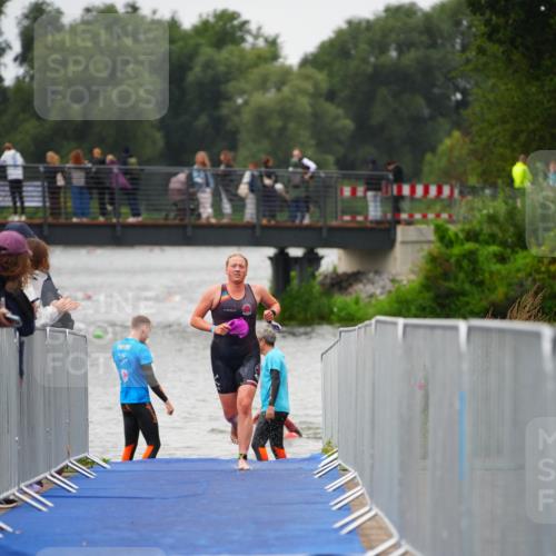 30.08.2026 - Elbe Triathlon Hamburg LAZAROV Photography http://msf.ph/oto/10031131 30.08.2026 08:35:10 Schwimmen 322, 368 meine-sportfotos.de