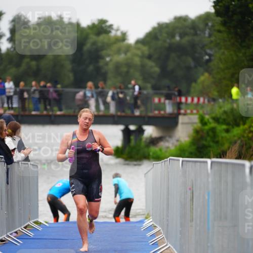 30.08.2026 - Elbe Triathlon Hamburg LAZAROV Photography http://msf.ph/oto/10031145 30.08.2026 08:35:12 Schwimmen 322, 334, 368 meine-sportfotos.de