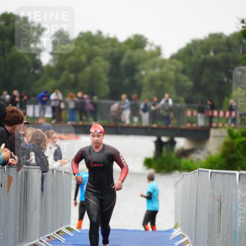 30.08.2026 - Elbe Triathlon Hamburg LAZAROV Photography http://msf.ph/oto/10031168 30.08.2026 08:35:24 Schwimmen 334, 357 meine-sportfotos.de
