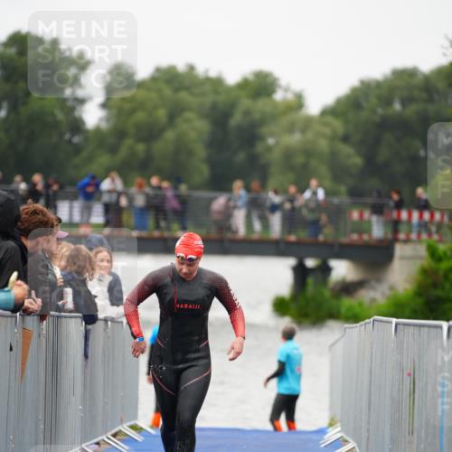 30.08.2026 - Elbe Triathlon Hamburg LAZAROV Photography http://msf.ph/oto/10031170 30.08.2026 08:35:24 Schwimmen 334, 357 meine-sportfotos.de