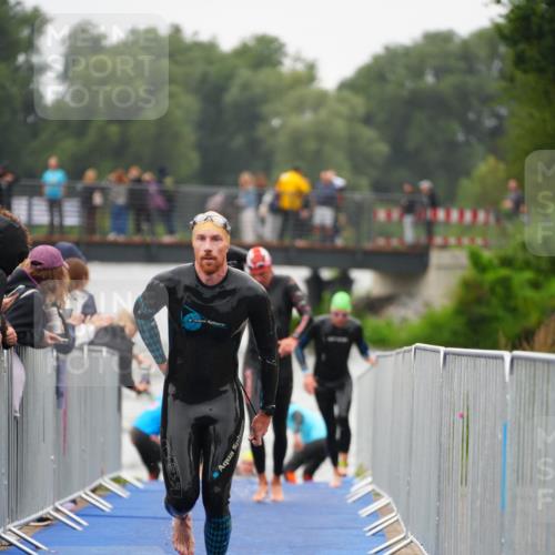 30.08.2026 - Elbe Triathlon Hamburg LAZAROV Photography http://msf.ph/oto/10031213 30.08.2026 08:35:56 Schwimmen 312 meine-sportfotos.de