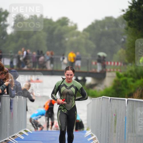 30.08.2026 - Elbe Triathlon Hamburg LAZAROV Photography http://msf.ph/oto/10031330 30.08.2026 08:36:28 Schwimmen 294, 360 meine-sportfotos.de
