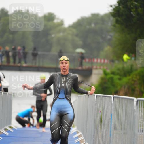 30.08.2026 - Elbe Triathlon Hamburg LAZAROV Photography http://msf.ph/oto/10031451 30.08.2026 08:36:55 Schwimmen 244, 268, 290, 307, 308, 326, 328, 335, 372, 382 meine-sportfotos.de