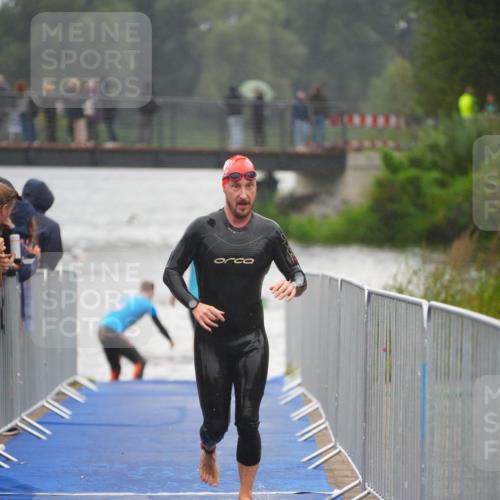 30.08.2026 - Elbe Triathlon Hamburg LAZAROV Photography http://msf.ph/oto/10031527 30.08.2026 08:37:16 Schwimmen 272, 313, 349 meine-sportfotos.de