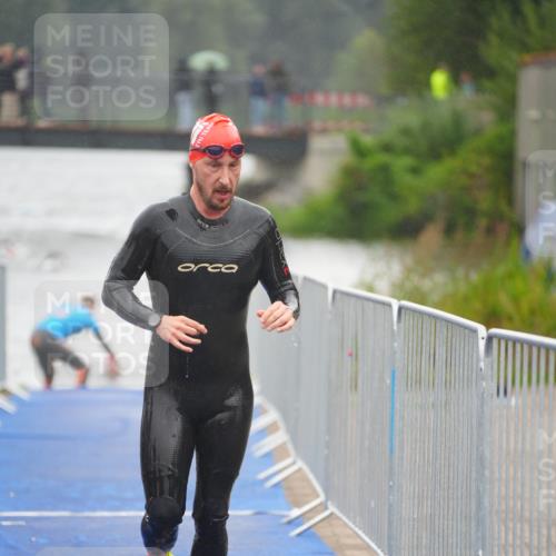 30.08.2026 - Elbe Triathlon Hamburg LAZAROV Photography http://msf.ph/oto/10031536 30.08.2026 08:37:18 Schwimmen 313, 349 meine-sportfotos.de
