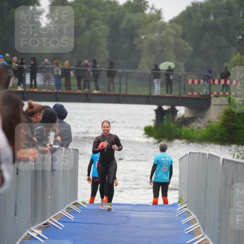 30.08.2026 - Elbe Triathlon Hamburg LAZAROV Photography http://msf.ph/oto/10031548 30.08.2026 08:37:27 Schwimmen 313 meine-sportfotos.de