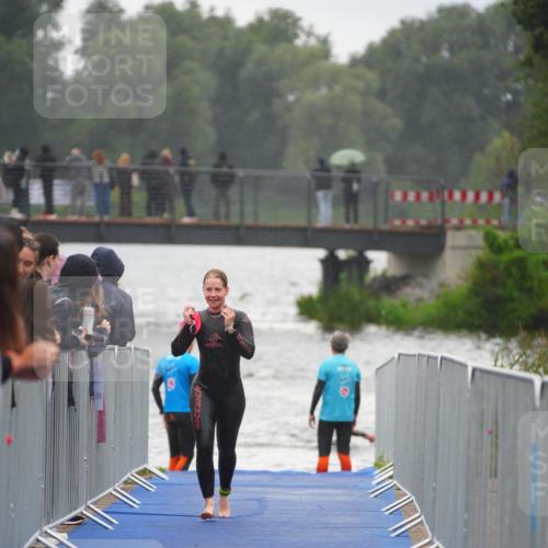 30.08.2026 - Elbe Triathlon Hamburg LAZAROV Photography http://msf.ph/oto/10031554 30.08.2026 08:37:29 Schwimmen 313, 361 meine-sportfotos.de