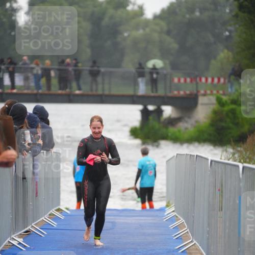 30.08.2026 - Elbe Triathlon Hamburg LAZAROV Photography http://msf.ph/oto/10031557 30.08.2026 08:37:30 Schwimmen 313, 361 meine-sportfotos.de
